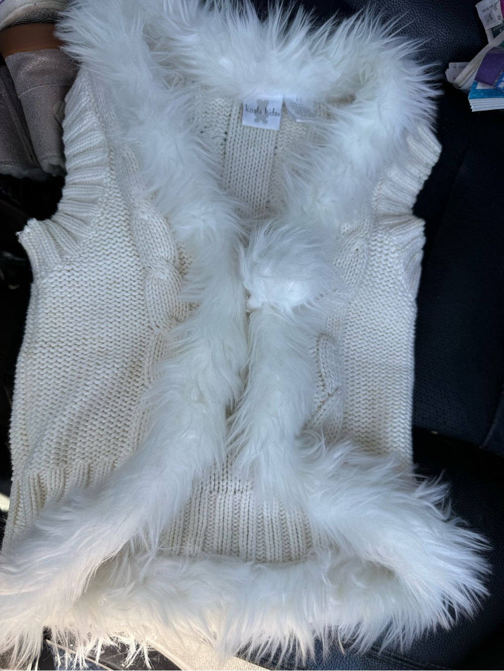 Toddler girls Ivory Faux-Fur Trim Knit Vest